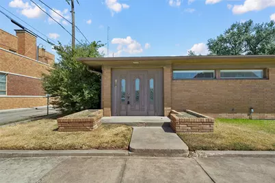 301 E Broadway Street, Gainesville, TX 76240 - Photo 2