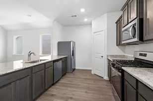 9629 Logan Sq Dr, Fort Worth, TX 76140 - Photo 4