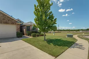 1412 St Johns Dr, Van Alstyne, TX 75495 - Photo 2