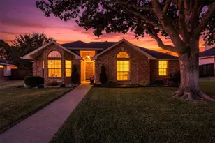 2307 Bristol Dr, Carrollton, TX 75006 - Photo 2