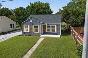 805 Adkins St, Bowie, TX 76230 - Photo 2