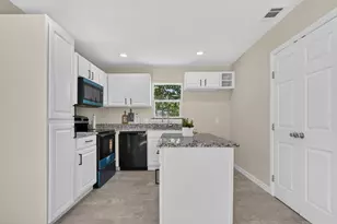 805 Adkins St, Bowie, TX 76230 - Photo 12