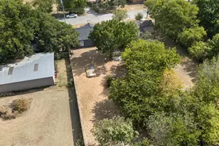 805 Adkins St, Bowie, TX 76230 - Photo 8