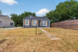 805 Adkins St, Bowie, TX 76230 - Photo 6