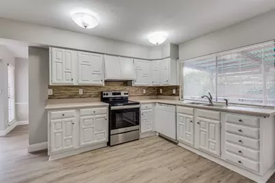 1930 Rambling Ridge Lane, Carrollton, TX 75007 - Photo 2