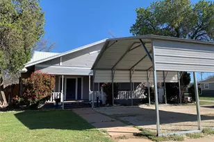 915 2nd St, Graham, TX 76450 - Photo 2