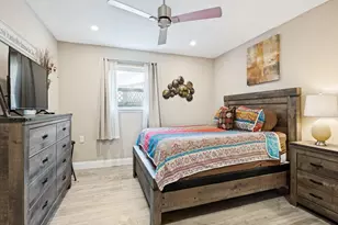 875 Lovers Ln, Grapevine, TX 76051 - Photo 8