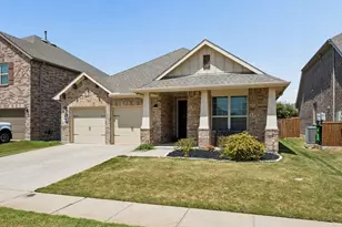 1605 Ridge Creek Ln, Aubrey, TX 76227 - Photo 2