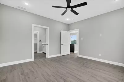 806 Premier, Grand Prairie, TX 75051 - Photo 12