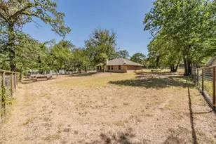 115 Pleasant Oaks Ln, Springtown, TX 76082 - Photo 8