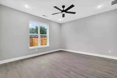 808 Premier, Grand Prairie, TX 75051 - Photo 14