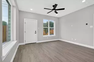 808 Premier, Grand Prairie, TX 75051 - Photo 12