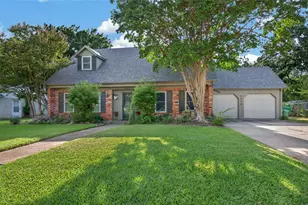 2710 Devonshire Dr, Sherman, TX 75092 - Photo 2