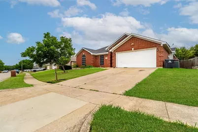 7921 Rattlers Court, Arlington, TX 76002 - Photo 2