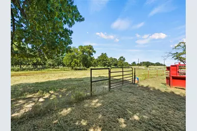 2045 County Road 113, Whitesboro, TX 76273 - Photo 22