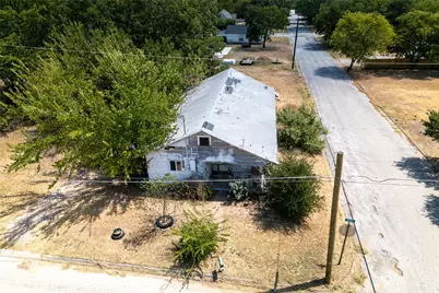 1101 Sanders Street, Bowie, TX 76230 - Photo 4