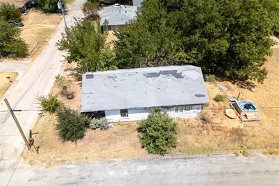 1101 Sanders Street, Bowie, TX 76230 - Photo 2