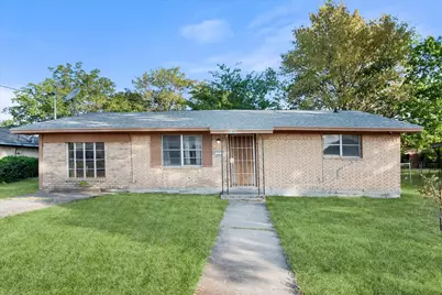 1204 E 13th Avenue, Corsicana, TX 75110 - Photo 1