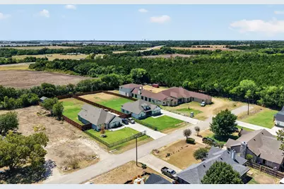 1672 Brookview Drive, Lancaster, TX 75146 - Photo 40