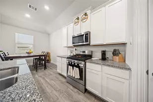 11025 Klondike Ln, Aubrey, TX 76227 - Photo 16