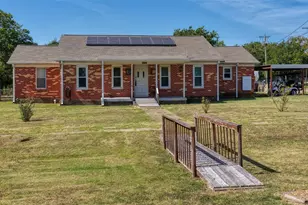 200 E Crossmain, Milford, TX 76670 - Photo 1