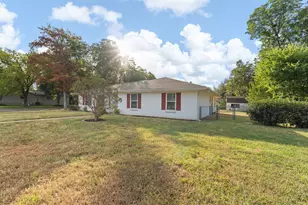 1227 Hilltop Dr, Cleburne, TX 76033 - Photo 36