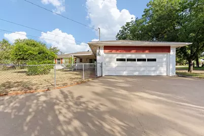1227 Hilltop Drive, Cleburne, TX 76033 - Photo 30