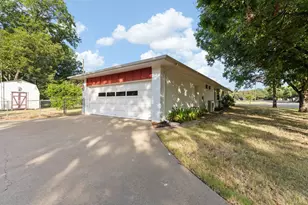 1227 Hilltop Dr, Cleburne, TX 76033 - Photo 28