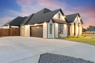 2012 Nichole Blvd, Pottsboro, TX 75076 - Photo 2