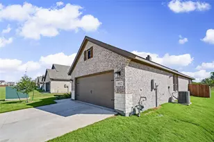 802 Juneau St, Gainesville, TX 76240 - Photo 2
