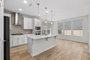 9919 Bates St, Irving, TX 75063 - Photo 10