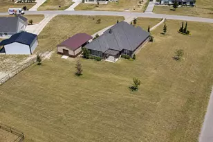 1021 Flagstone Dr, Weatherford, TX 76085 - Photo 4