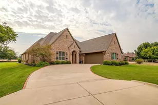 7101 Westover Dr, Granbury, TX 76049 - Photo 2