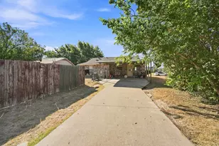 115 Solon Rd, Waxahachie, TX 75165 - Photo 2