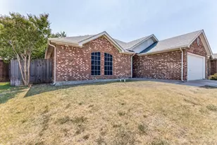 420 Marsha St, Saginaw, TX 76179 - Photo 2