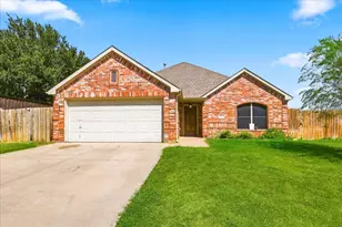 1012 Scenic Dr, Justin, TX 76247 - Photo 2