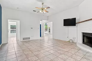 1001 Flower Dr, Arlington, TX 76017 - Photo 6