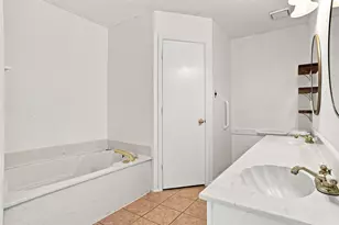 1001 Flower Dr, Arlington, TX 76017 - Photo 14