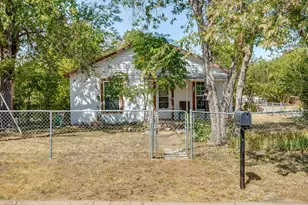 3300 31st St, Fort Worth, TX 76106 - Photo 2