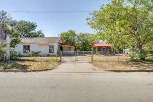 3300 31st St, Fort Worth, TX 76106 - Photo 4