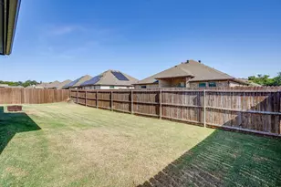 933 Avagail Ave, Springtown, TX 76082 - Photo 16