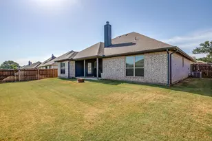 933 Avagail Ave, Springtown, TX 76082 - Photo 18