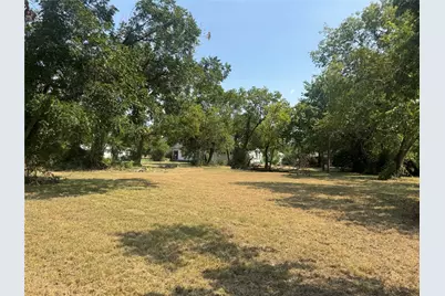 907 Buck Street, Gainesville, TX 76240 - Photo 8