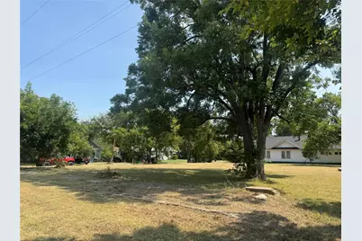 907 Buck Street, Gainesville, TX 76240 - Photo 4