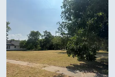 907 Buck Street, Gainesville, TX 76240 - Photo 1