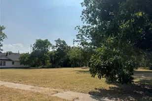907 Buck St, Gainesville, TX 76240 - Photo 1