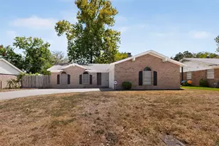 7448 Van Natta Ln, Fort Worth, TX 76112 - Photo 4