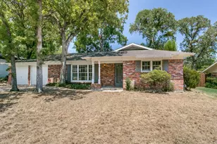 612 Forest Ln, Hurst, TX 76053 - Photo 2