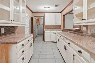 1218 Diana Dr, Arlington, TX 76011 - Photo 10