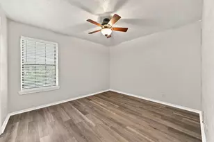 1108 N Elm St, Denton, TX 76201 - Photo 10